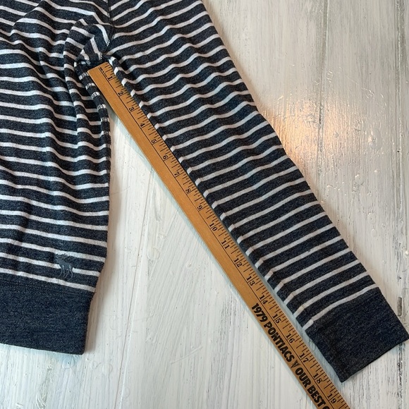 💚5 for $25 Abercrombie &Fitch Raglan Striped Gray Long Sleeve Women’s Size Large - Picture 7 of 12